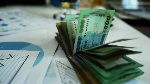 Stack of Green Banknotes with Financial Documents, A stack of green banknot.. 스톡 동영상 304961151