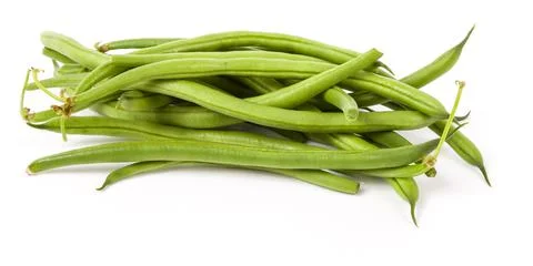 Stack of green beans on white isolated background. Fresh healthy vegetables f Stockfoto's