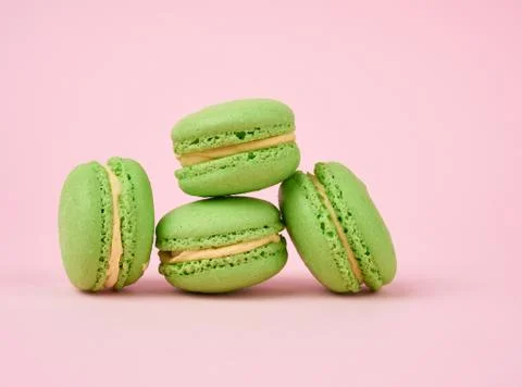 Stack of green round almond flour cakes macarons with cream Stockfoto's