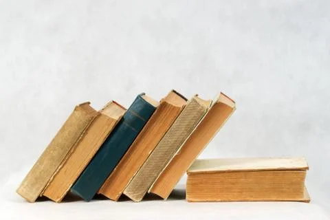 Stack of hardback books on table Foto stock