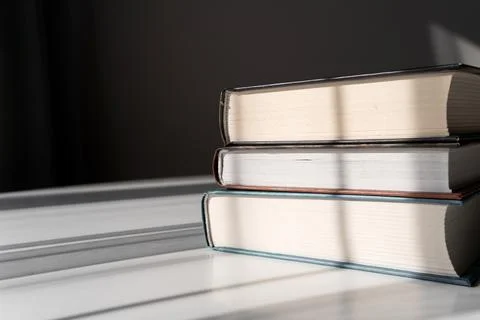Stack of Hardcover Books with Light and Shadow on White Background for Educ.. Foto stock