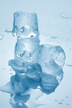 A stack of ice cubes Stockfoto's