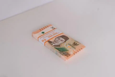 Stack of Indonesian Rupiah Banknotes on a White Surface Isolated Foto stock