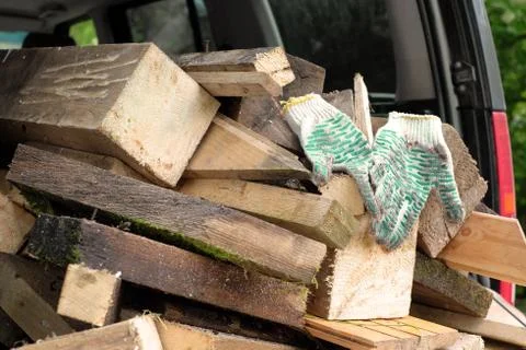 Stack Of Logs In Car Boot Фото