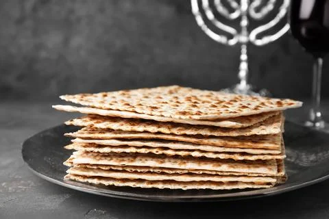 Stack of matzos on grey table, closeup Stockfoto's