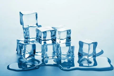 Stack of melting ice cubes Stockfoto's