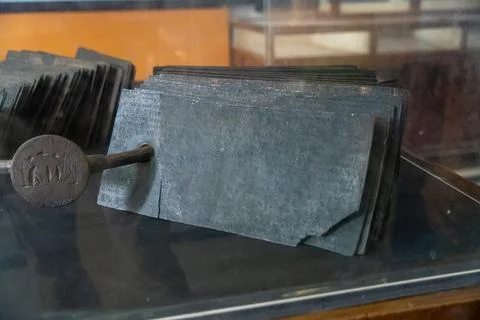 A stack of metal sheets with a metal ring on top. in Chennai Stock-Fotos