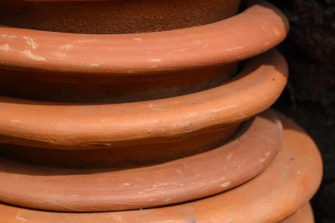 Stack of Mud flower Pots Foto stock