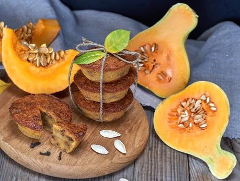Stack of muffins with a pumpkin on a round wooden board Stock-Fotos