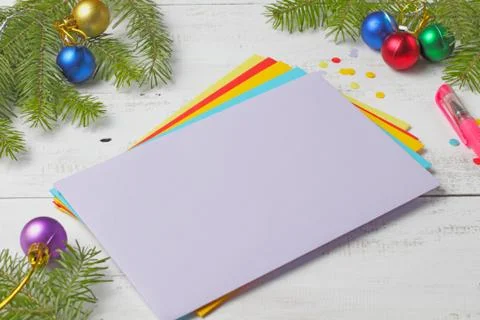 A stack of multi-colored envelopes with congratulations on Christmas or the N Foto stock