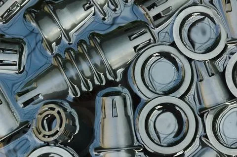 Stack of netpots in water soaking during washing process in storage basket... 库存照片