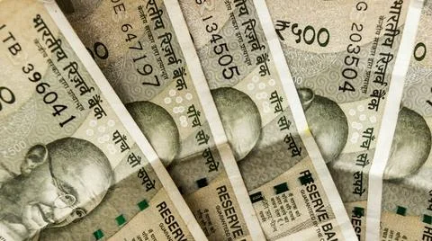  Stack of new five hundred rupee indian note beautifully spread on. Part o... Stockfoto's