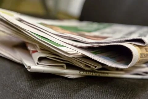 Stack of newspapers paper edition texture base design morning press fresh gos Stockfoto's