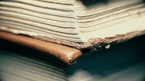 Stack of old books, closeup Vídeos de archivo 134898420