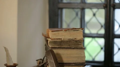Stack of old books in library Vidéo 75426137
