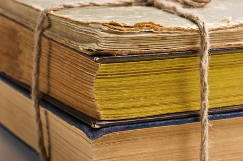 Stack of old books tied with rope Foto stock