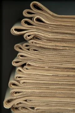 A stack of old newspapers. Foto stock