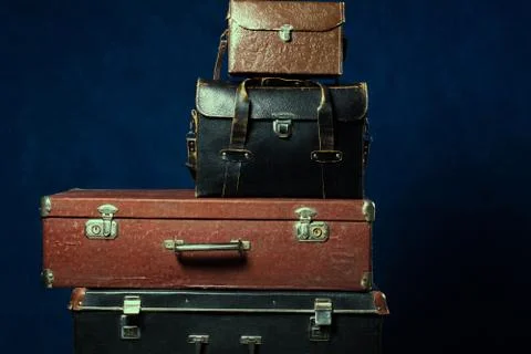 Stack of old suitcases Stockfoto's