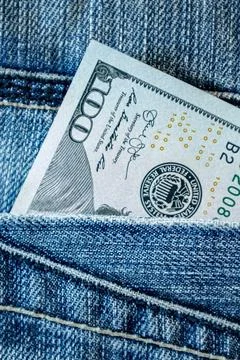 Stack of One Hundred Dollar Bills in Back Jeans Pocket. Hidden Cash, Person.. 스톡 사진