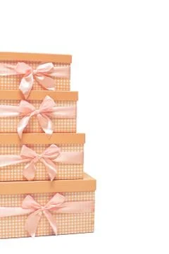 Stack of orange gift boxes with ribbons Foto stock