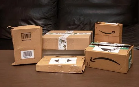 Stack of packages from Amazon and other sellers after delivery to home address Foto stock