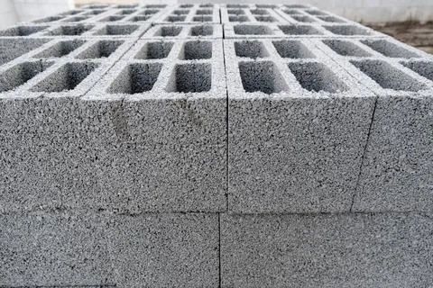 Stack on Pallet of Concrete Cinder Blocks, Grey Uniformed brick Shapes buil.. Foto stock