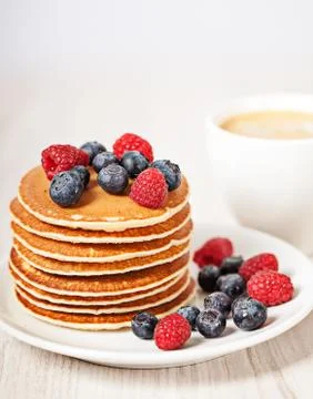 Stack of pancakes with berries breakfast Foto stock