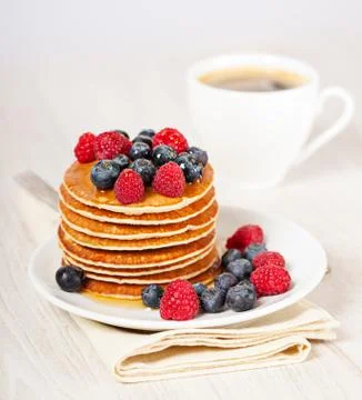 Stack of pancakes with berries breakfast Foto stock
