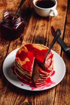 Stack of pancakes with berry jam Foto stock
