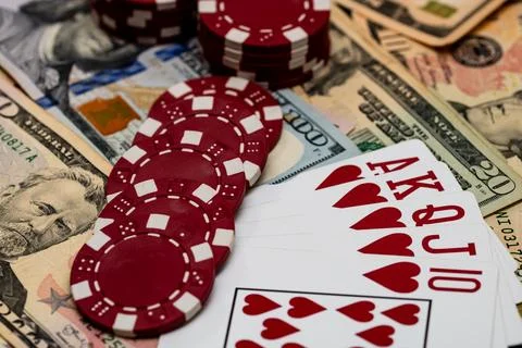 Stack of poker chips over american dollar bills and playing cards represent.. Foto stock