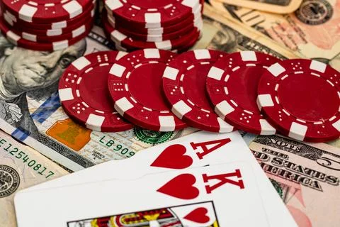Stack of poker chips over american dollar bills and playing cards represent.. Foto stock