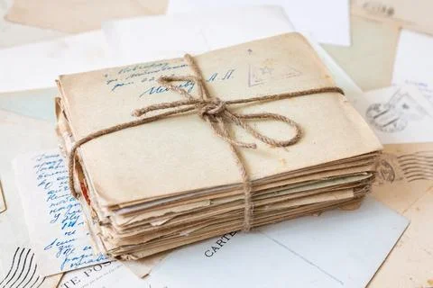 Stack of postal letters, old manuscripts and envelopes. Retro vintage backg.. 스톡 사진