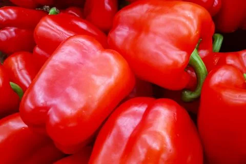 Stack of red bell peppers on a market stall Foto stock
