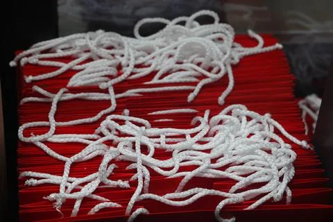 A stack of red paper bags with white rope handles. Foto stock