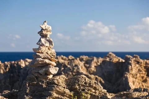 Stack of rocks on coast of Kauai Pyramid shaped stack of rocks balanced on... Stockfoto's