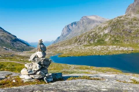 Stack of rocks with mountain and lake view Foto stock