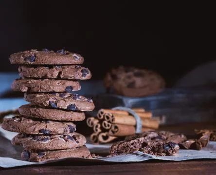 Stack of round chocolate chip cookies Foto stock