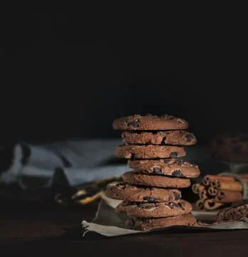 Stack of round chocolate chip cookies Stock-Fotos