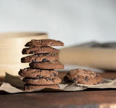 Stack of round chocolate chip cookies Stock-Fotos