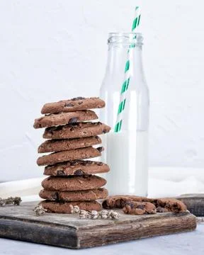 Stack of round chocolate chip cookies Stock-Fotos