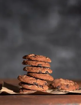 Stack of round chocolate chip cookies Stock-Fotos