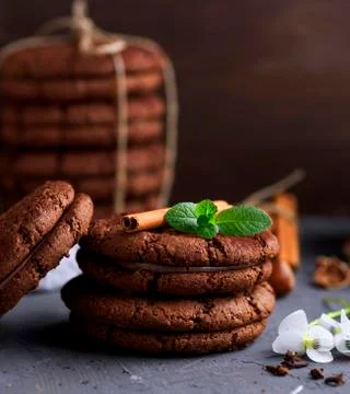 A stack of round chocolate cookies on a black table Stock-Fotos