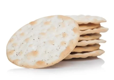 Stack of round organic crispy salty crackers on white background. Stock-Fotos