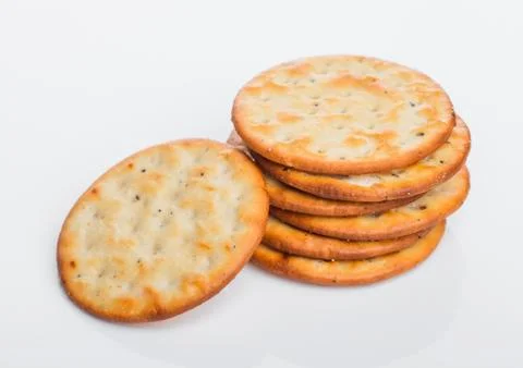 Stack of round organic crispy salty crackers on white background. Stock-Fotos