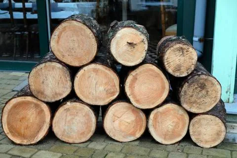 A stack of seasoned firewood . Stock-Fotos