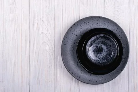 Stack of simple porcelain handmade gray and black plates and  bowls Foto stock