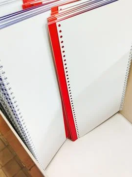 Stack of spiral-bound notebooks with blank white pages and a red cover, arr.. 스톡 사진