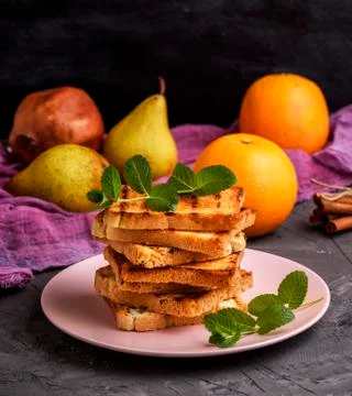 Stack of square toasted bread slices Stock-Fotos