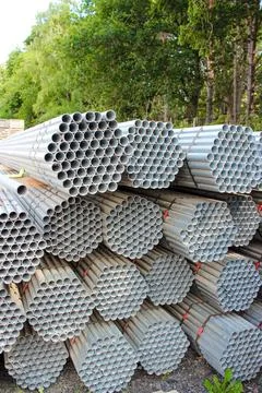 Stack of stainless steel round pipes. Metal pipes background Stock-Fotos