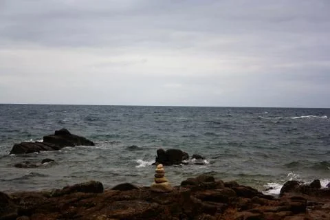 Stack of stones by the ocean 库存照片